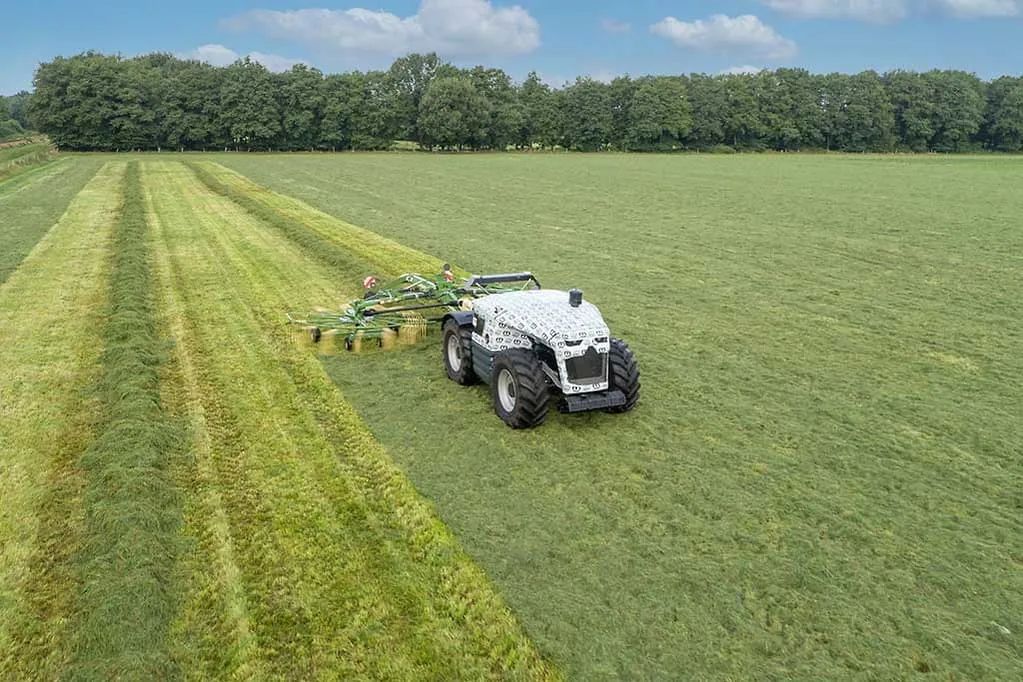 農機具指揮拖拉機！科羅尼聯(lián)手雷肯提出無人作業(yè)新設想